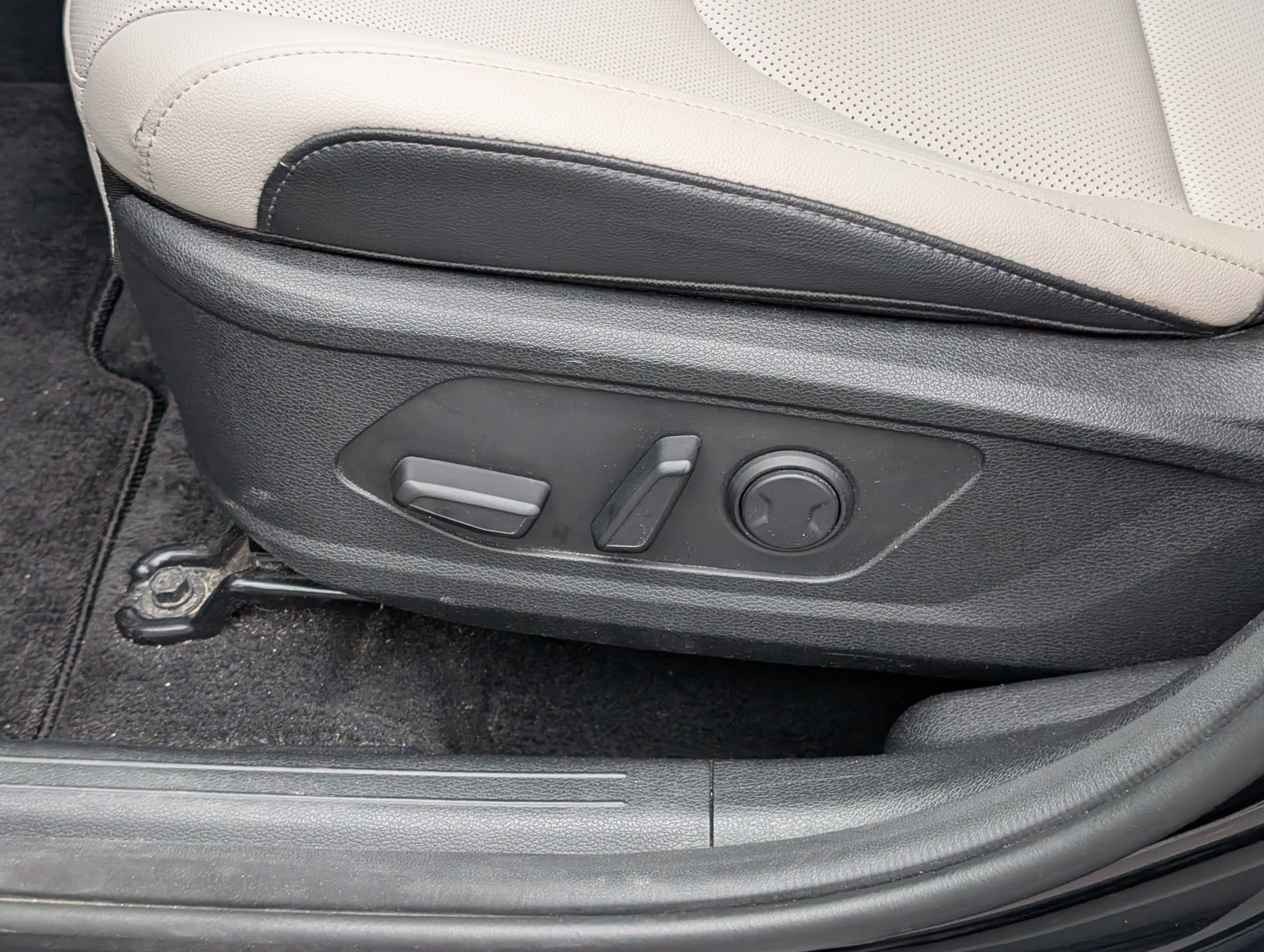 Used 2025 Kia Sportage EX FWD image 16