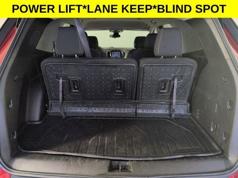 Used 2021 Chevrolet Traverse LT image 24