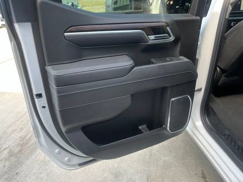 Used 2025 GMC Sierra 1500 SLT AWD/4WD image 14