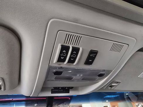 Used 2013 GMC Yukon XL Denali image 29