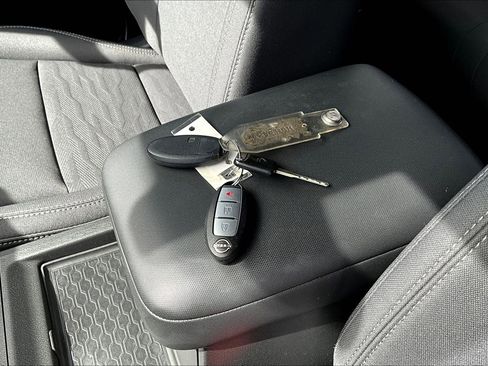 Used 2023 Nissan Frontier SV w/ Midnight Edition Package image 36