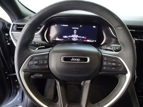 Used 2023 Jeep Grand Cherokee Altitude AWD/4WD image 6