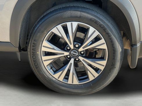 Used 2023 Nissan Rogue SV w/ SV Premium B Package FWD image 9