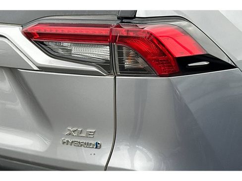 Used 2020 Toyota RAV4 XLE w/ Convenience Package AWD/4WD image 6