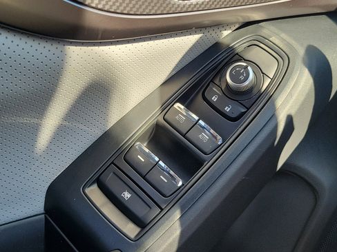 Certified 2022 Subaru Crosstrek 2.5i Limited w/ Moonroof Package 2 image 25