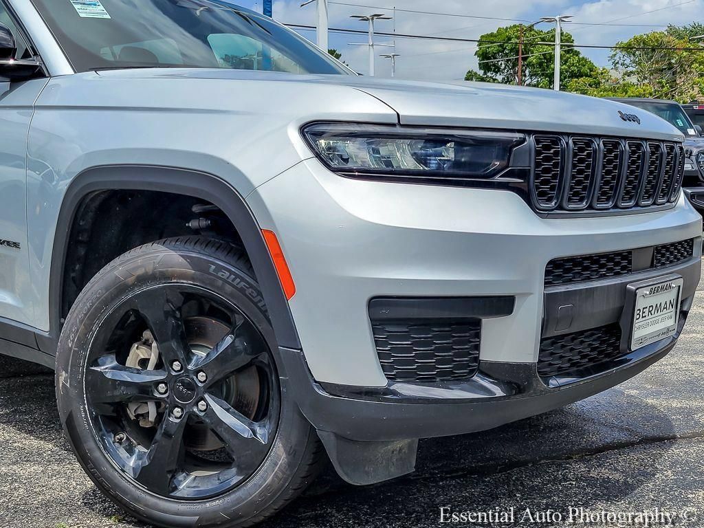 Used 2023 Jeep Grand Cherokee L Laredo RWD image 4