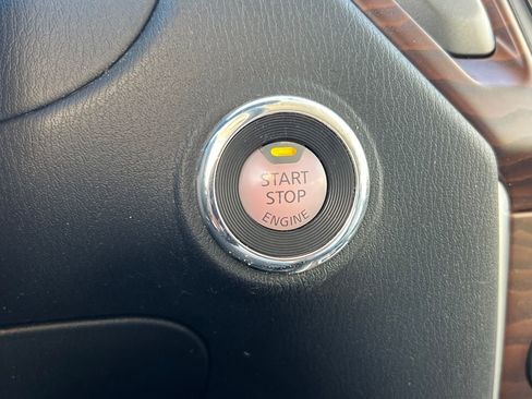 Used 2020 Nissan Pathfinder Platinum image 27