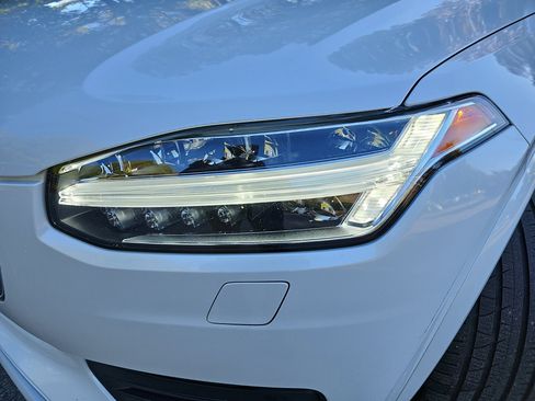 Used 2021 Volvo XC90 T6 Momentum image 33