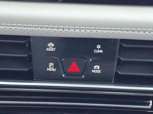 Used 2024 Volkswagen Atlas SE image 27