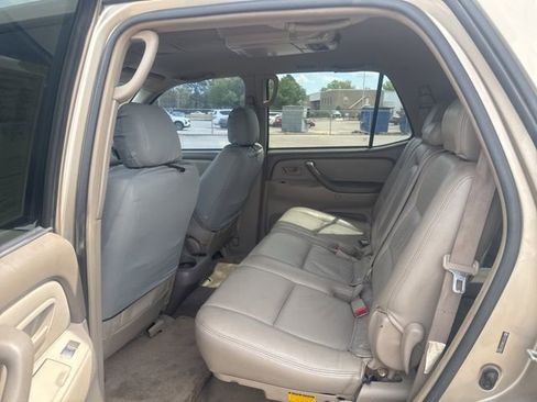 Used 2005 Toyota Sequoia SR5 RWD image 18