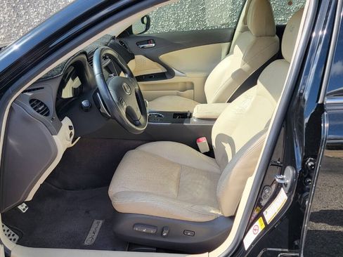 Used 2010 Lexus IS 250 w/ Preferred Accessory Package RWD image 16
