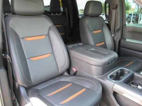 Used 2022 GMC Sierra 1500 AT4 w/ AT4 Premium Package AWD/4WD image 9