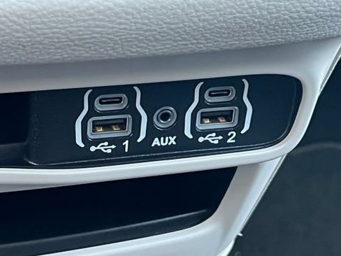 Used 2024 Chrysler Pacifica Touring-L AWD/4WD image 30