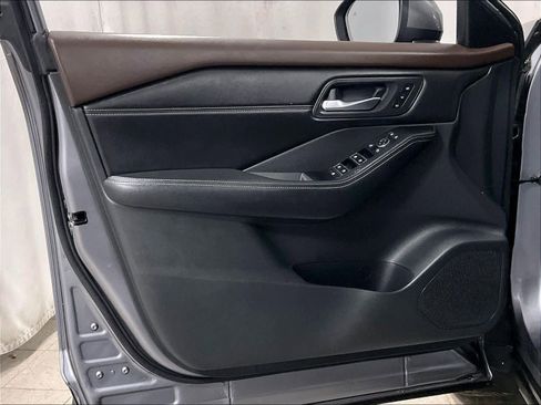 Used 2022 Nissan Rogue SL w/ SL Premium Package image 9