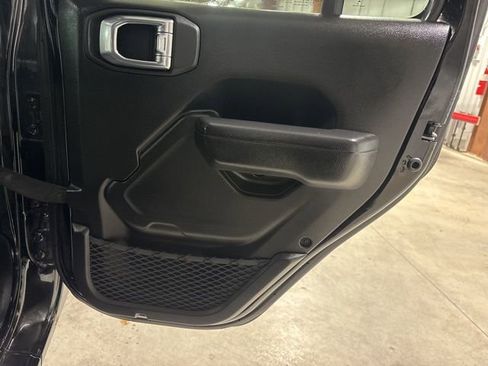 Used 2025 Jeep Wrangler Sport S image 9