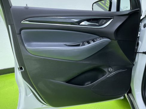 Used 2023 Buick Enclave Essence image 15