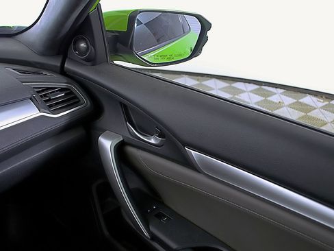 Used 2016 Honda Civic Touring image 18