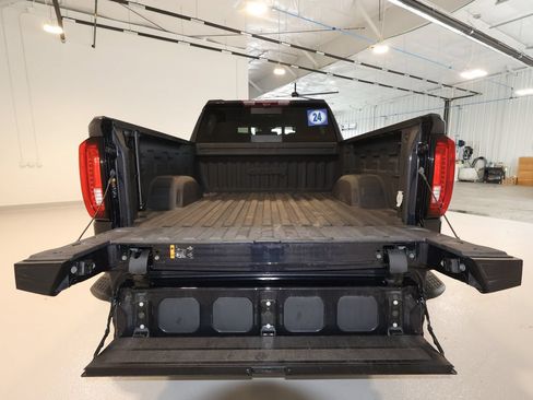 Used 2024 GMC Sierra 1500 AT4 w/ Technology Package AWD/4WD image 28