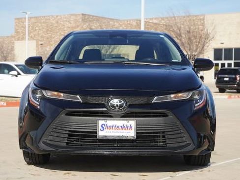 Used 2023 Toyota Corolla LE image 2