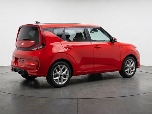 Used 2025 Kia Soul LX w/ LX Technology Package FWD image 9