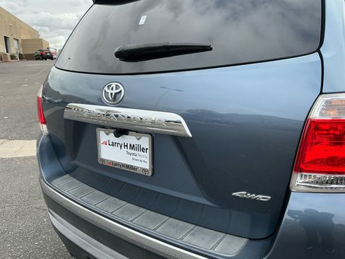 Used 2013 Toyota Highlander 4WD w/ Cold Weather Pkg image 24