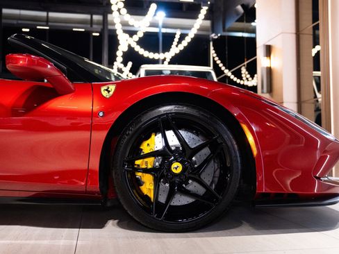 Used 2022 Ferrari F8 Tributo image 28