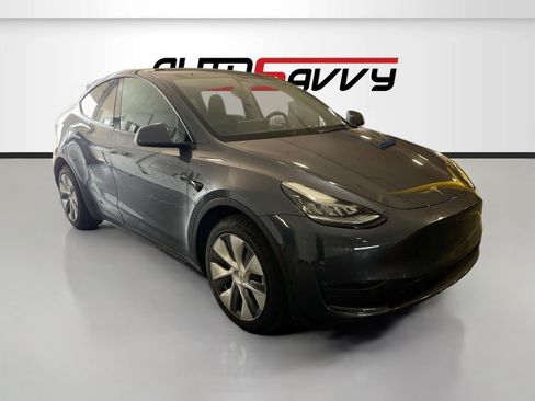 Used 2023 Tesla Model Y Long Range AWD/4WD image 1