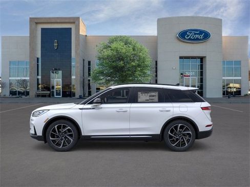 New 2026 Lincoln Corsair Reserve image 3