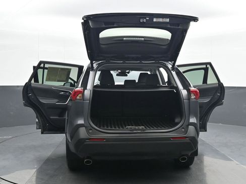Used 2022 Toyota RAV4 XLE w/ Convenience Package image 25