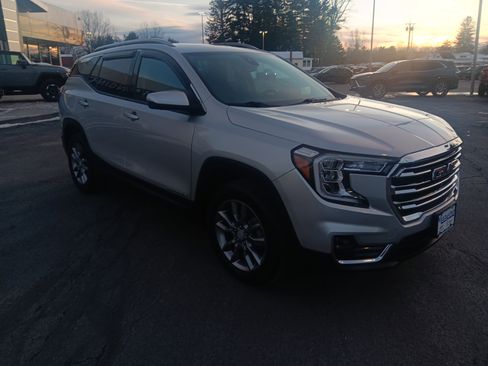 Certified 2022 GMC Terrain SLT w/ Infotainment Package II image 8