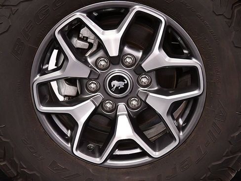 Used 2025 Ford Bronco Badlands image 11