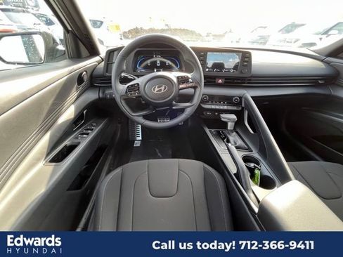 New 2025 Hyundai Elantra Sport image 13