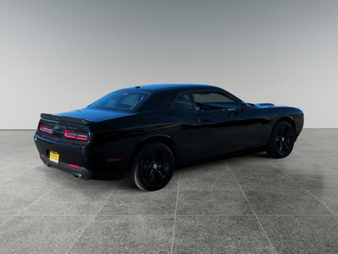Used 2023 Dodge Challenger SXT image 9