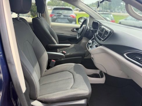 Used 2018 Chrysler Pacifica LX FWD image 20