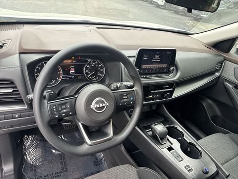 Used 2023 Nissan Rogue SV image 15