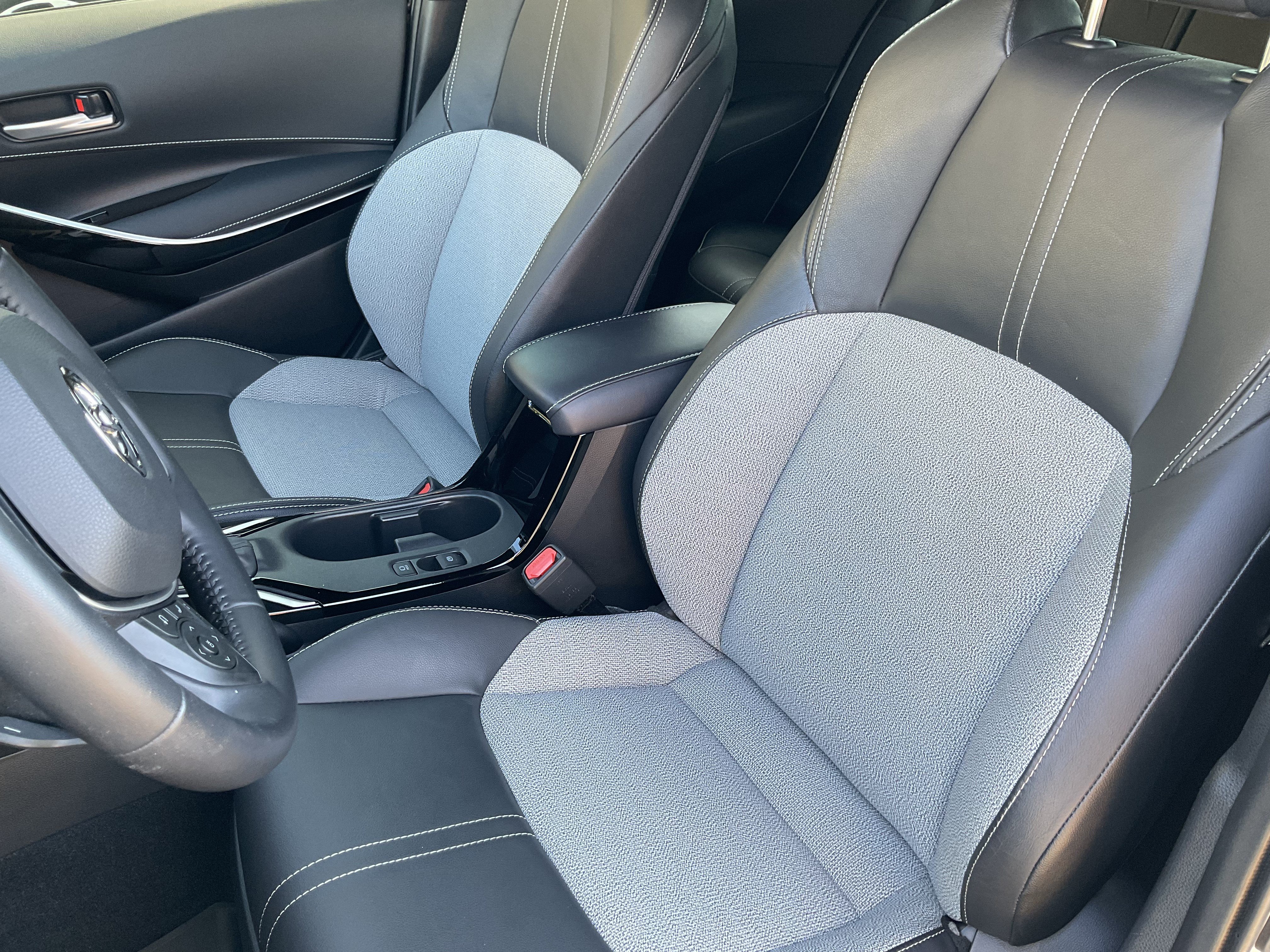 Used 2025 Toyota Corolla XSE FWD image 29