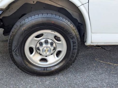 Used 2022 Chevrolet Express 2500 RWD 2500 Regular Wheelbase WT w/ Driver Convenience Package image 9