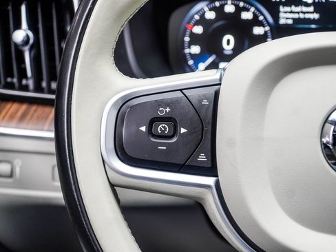 Used 2021 Volvo XC60 T6 Momentum image 26