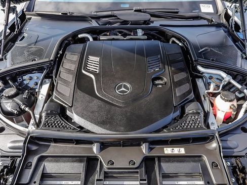 Used 2025 Mercedes-Benz S 580 4MATIC Sedan image 32