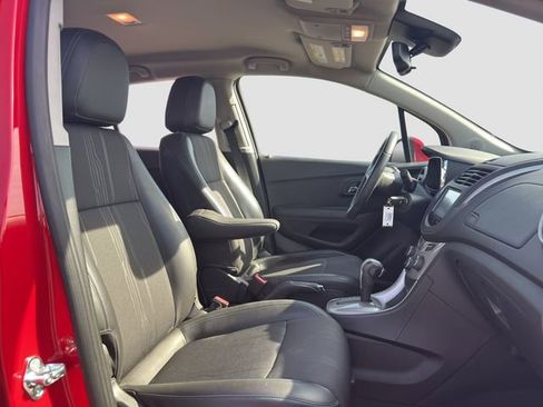 Used 2016 Chevrolet Trax LT w/ LT Convenience Package image 28