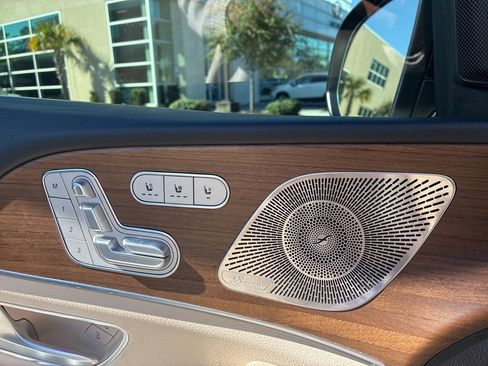 Used 2024 Mercedes-Benz GLS 450 4MATIC image 11