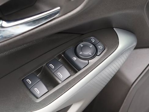 Used 2025 Chevrolet Trax LS w/ LS Convenience Package FWD image 17