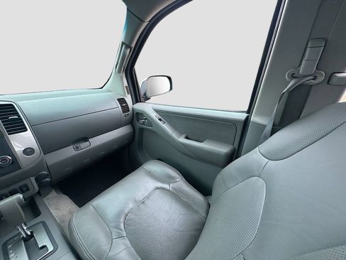 Used 2013 Nissan Frontier SL w/ Moonroof Pkg RWD image 22
