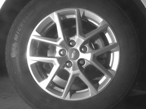 Used 2024 Chevrolet Equinox LS w/ Driver Confidence II Package FWD image 9