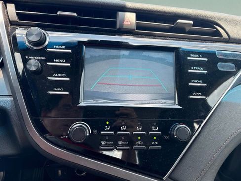 Used 2018 Toyota Camry LE FWD image 12
