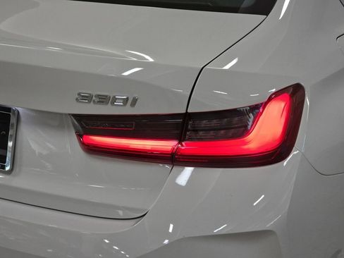 Used 2025 BMW 330i Sedan w/ M Sport Package image 32