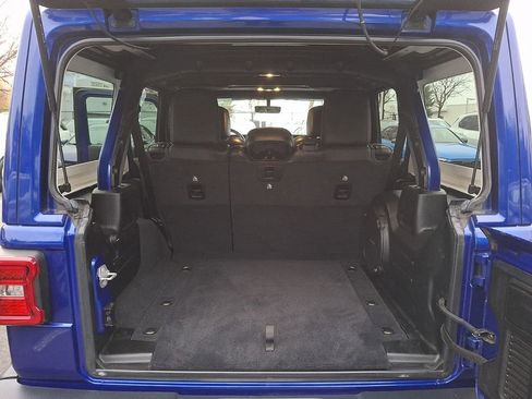 Used 2020 Jeep Wrangler Unlimited Sahara image 27