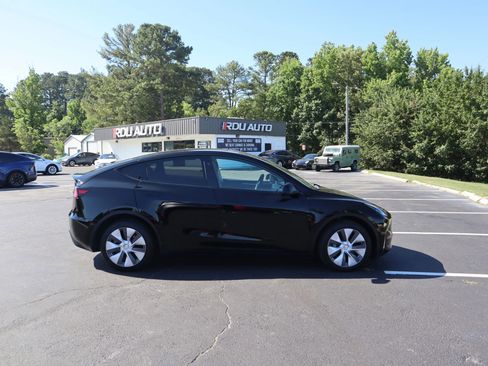 Used 2024 Tesla Model Y Long Range AWD/4WD image 12