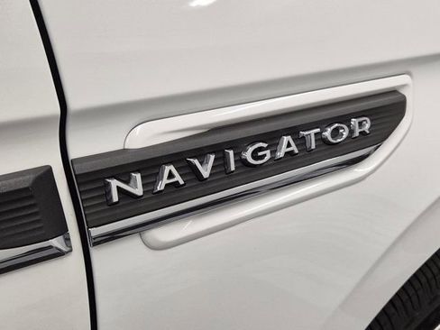 Used 2022 Lincoln Navigator Reserve AWD/4WD image 7