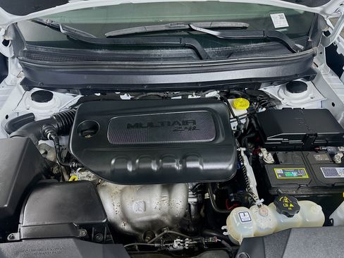 Used 2023 Jeep Cherokee Altitude Lux image 32